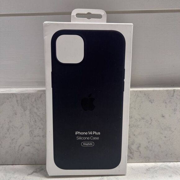 OEM Genuine Apple Silicone Case w/‎ MagSafe for Apple iPhone 14 Plus - Midnight - Picture 1 of 3
